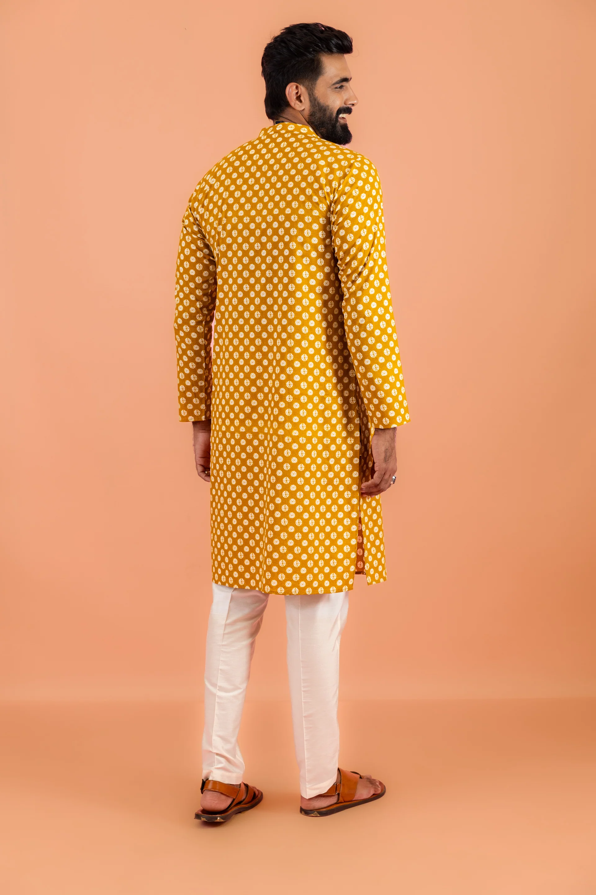 Men Mustard Tie & Dye Printed Kurta - Image 5
