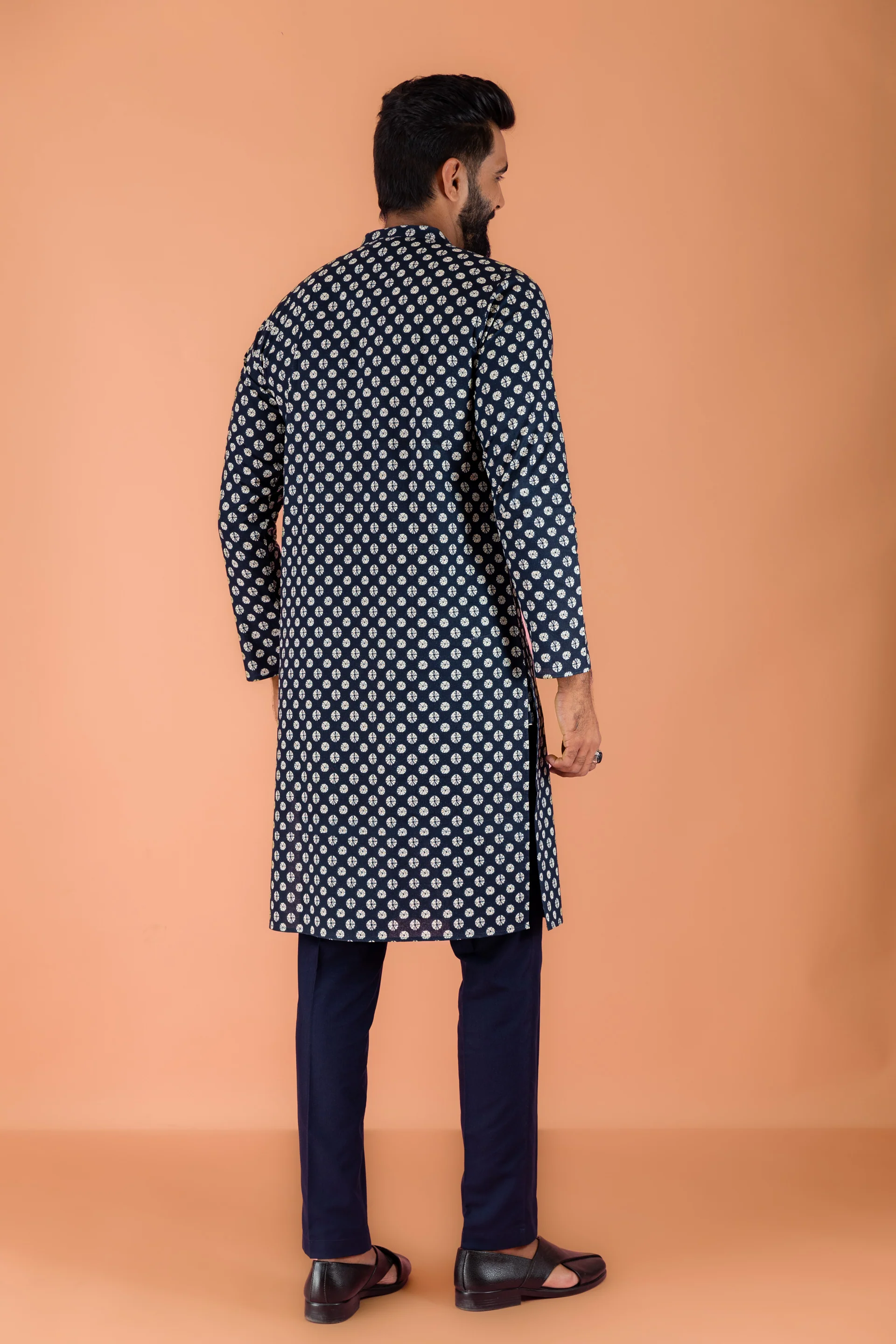 Men Navy Blue Tie & Dye Printed Kurta - Image 4