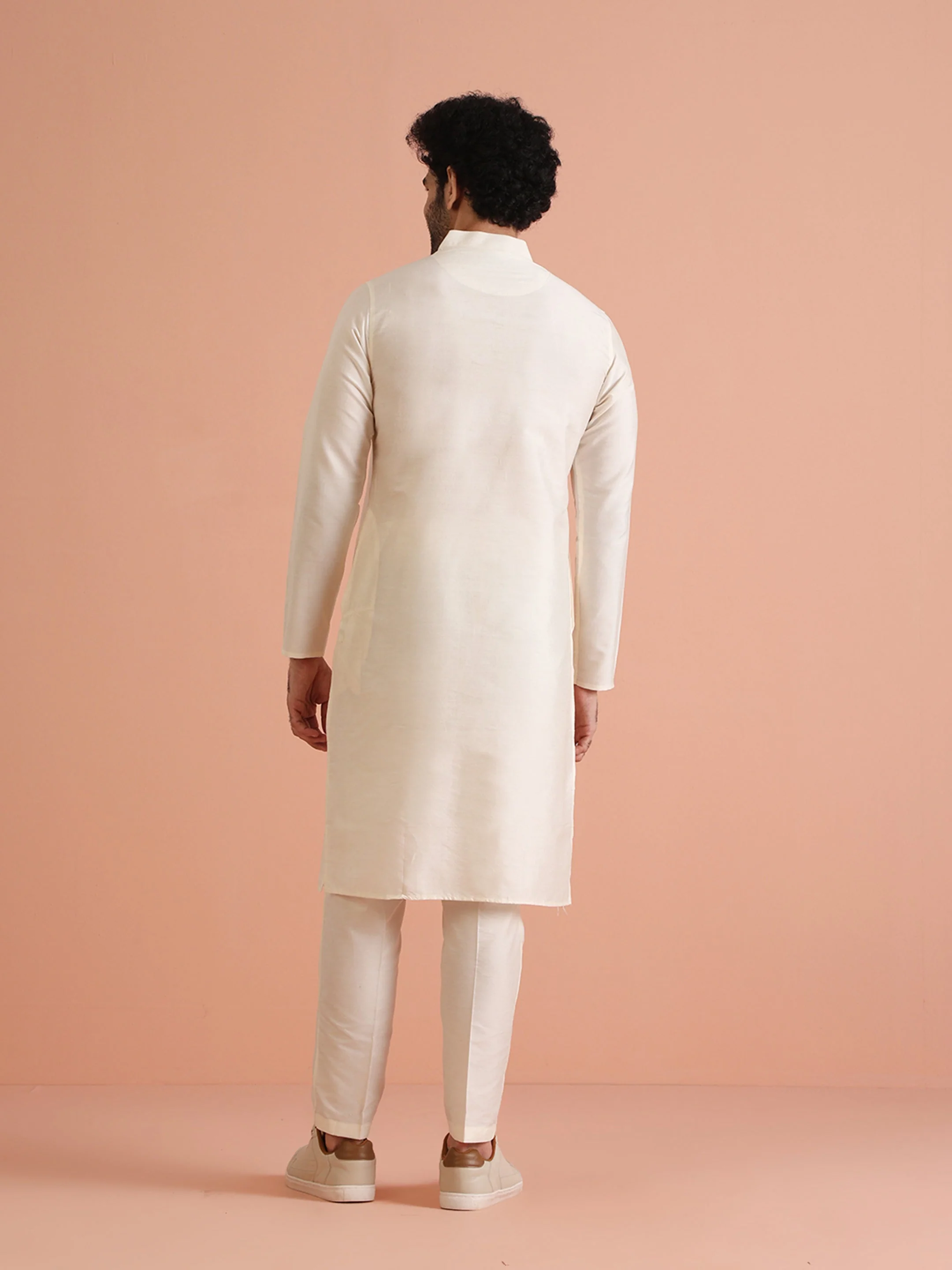 Men Off White Solid Silk Blend Kurta Set - Image 4