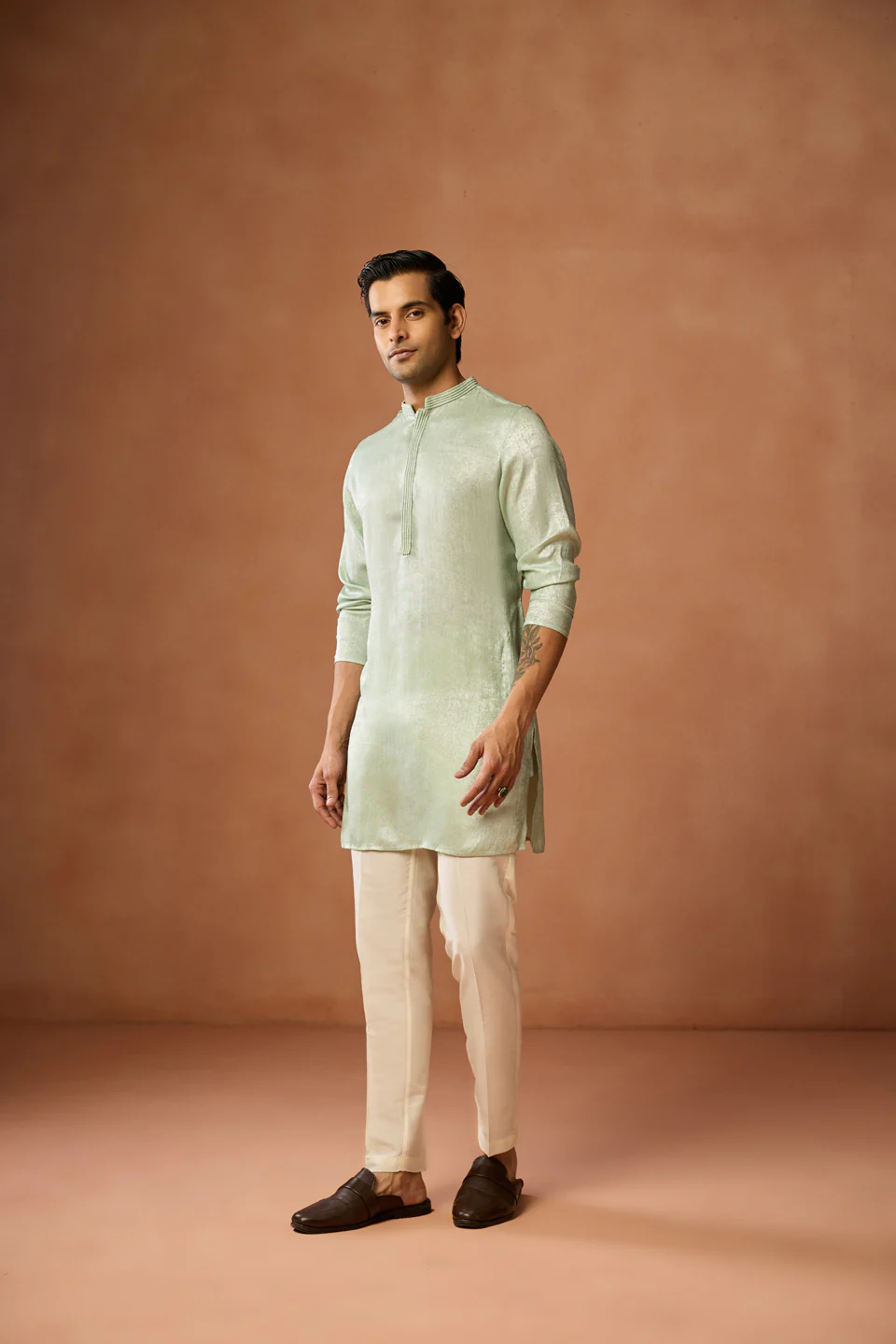 Mint Green Silk Blend Solid Mid Kurta - Image 2