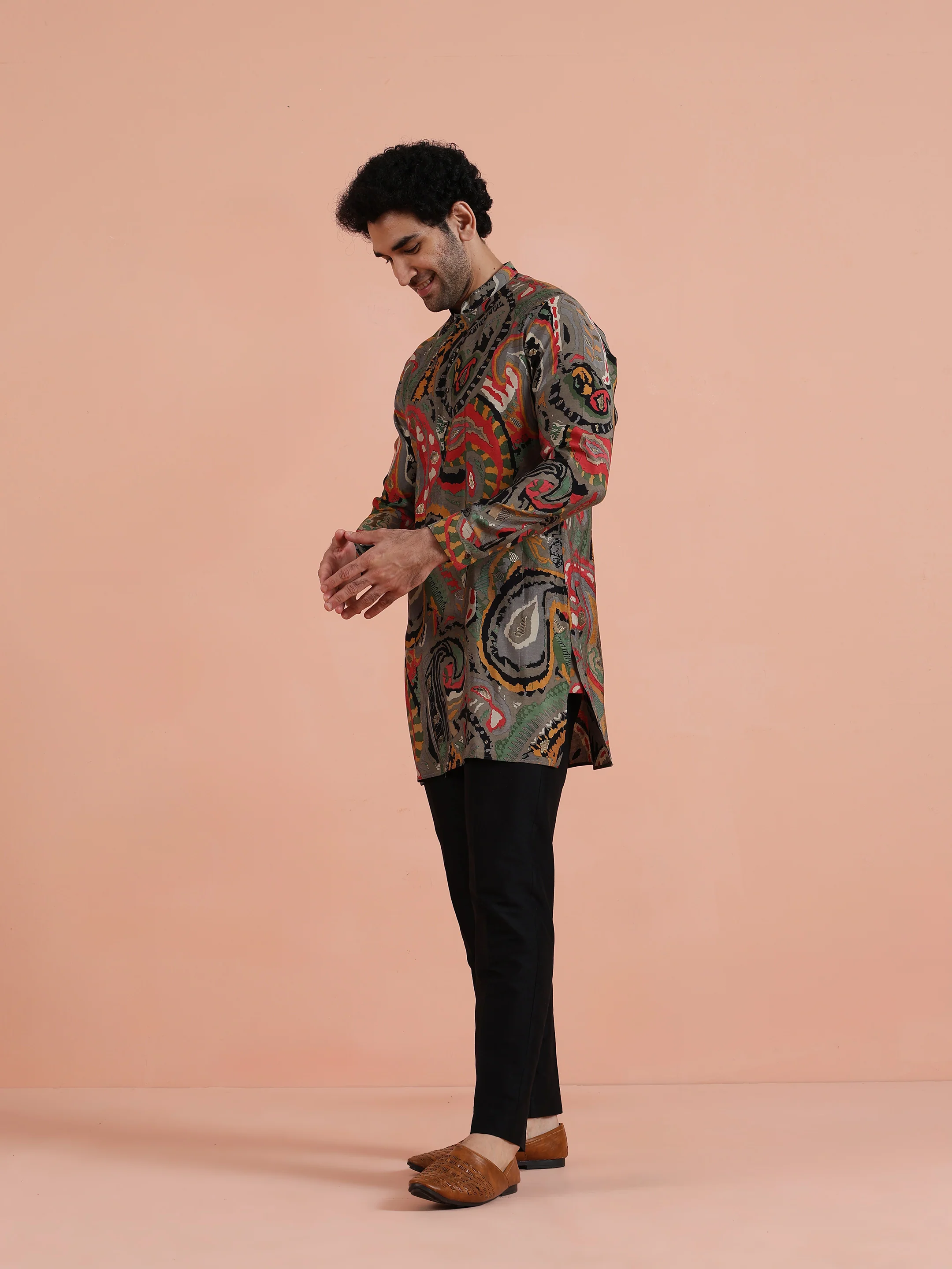 Multicolor Paisley Printed Mid Kurta Set - Image 2