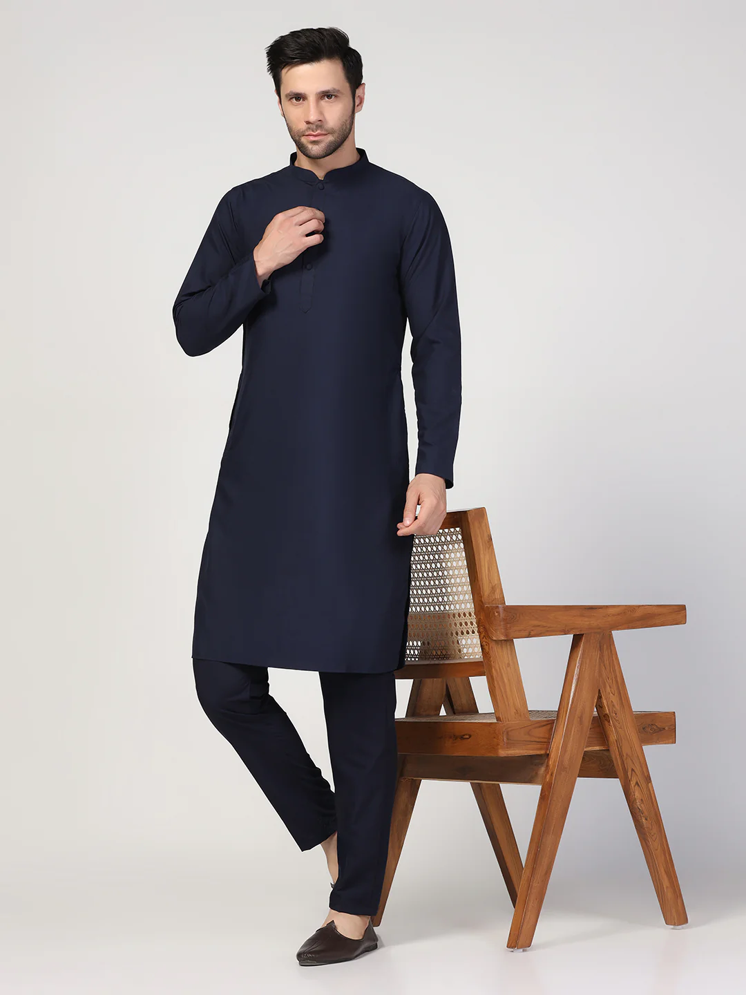 Navy Blue Cotton Blend Solid Plain Kurta - Image 6