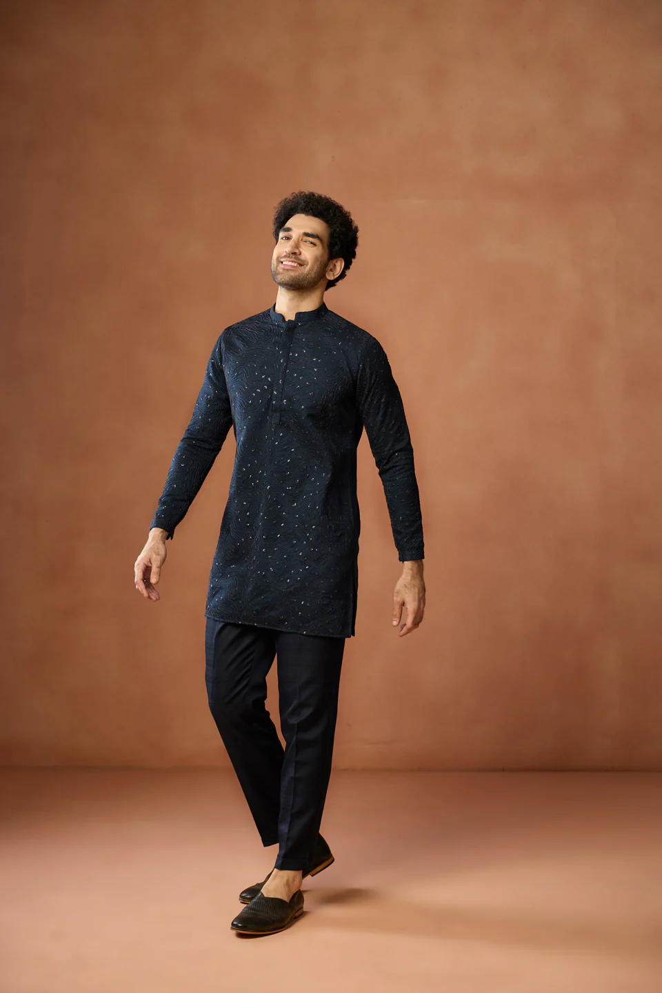 Navy Blue Silk Blend Embroidered Mid Kurta - Image 3