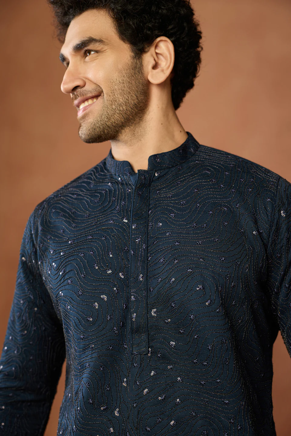 Navy Blue Silk Blend Embroidered Mid Kurta - Image 5
