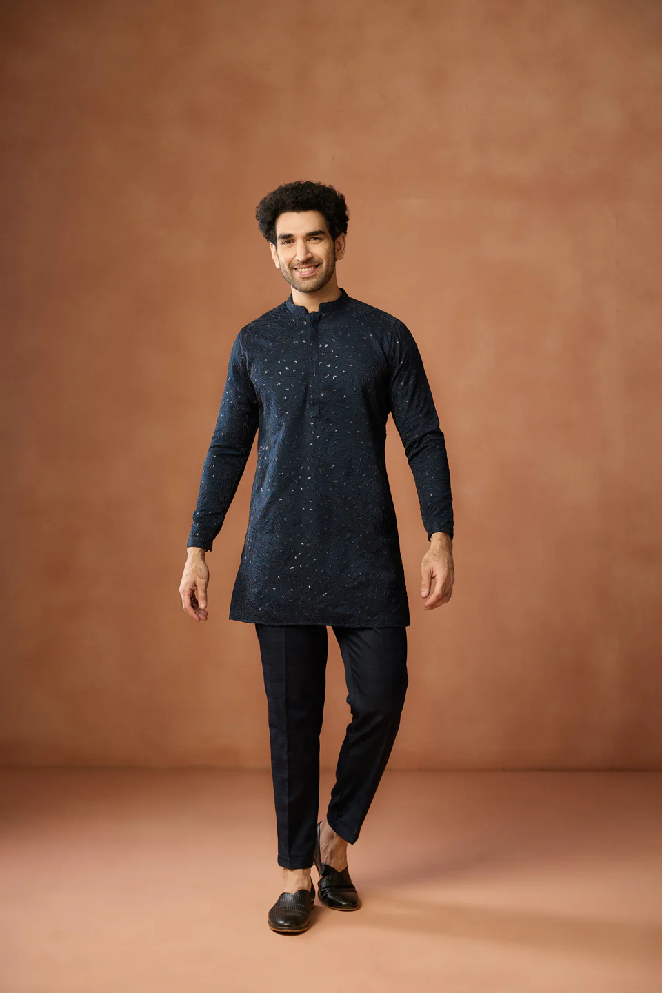 Navy Blue Silk Blend Embroidered Mid Kurta - Image 6