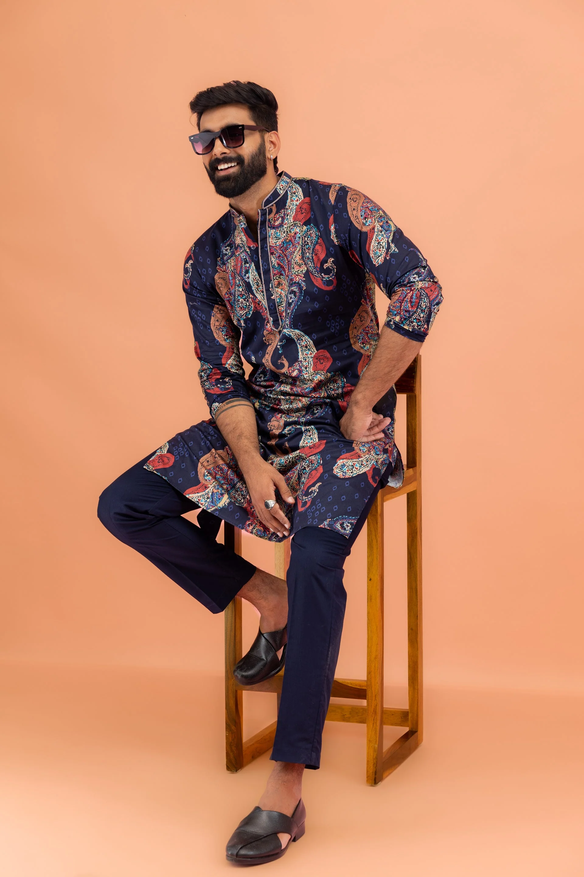 Navy Blue Silk Blend Kurta with Multicolor Paisley Prints - Image 2