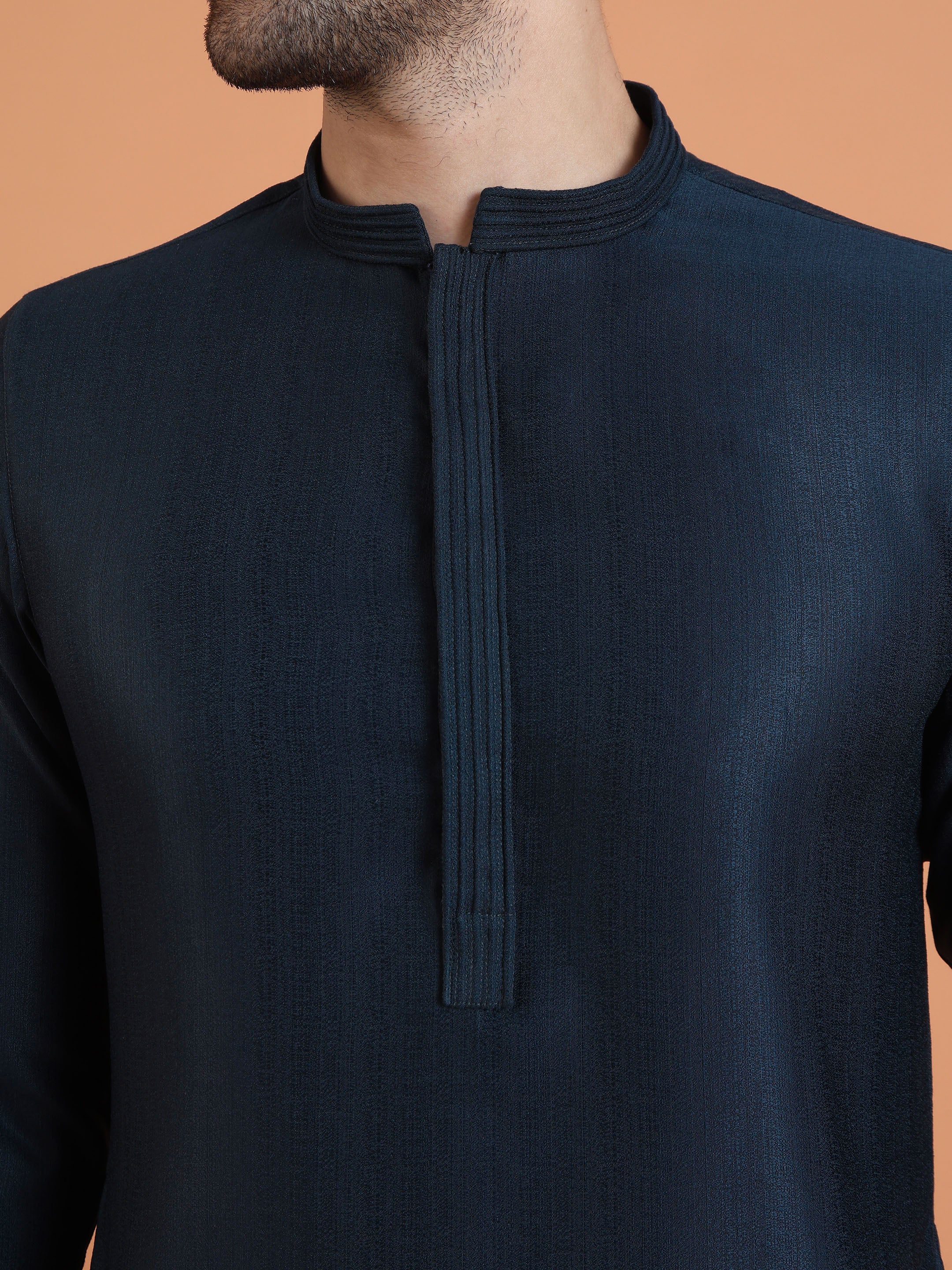 Navy Blue Silk Blend Solid Mid Kurta - Image 5