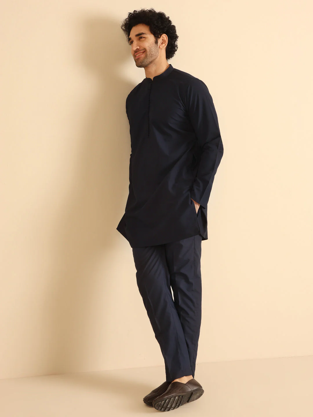 Navy Blue Silk Blend Solid Mid Kurta Trouser Set - Image 7
