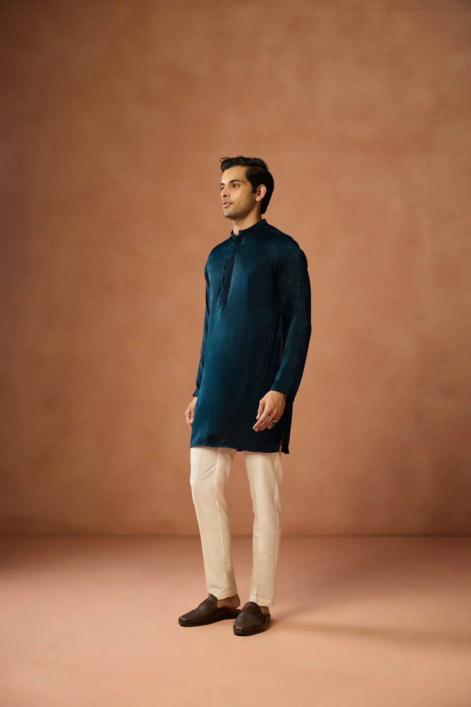 Navy Blue Silk Blend Velvet Mid Kurta - Image 2