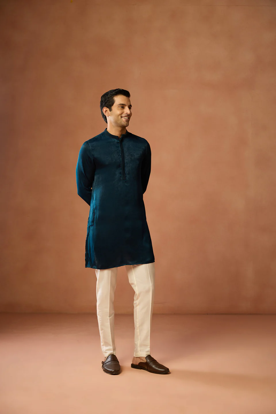 Navy Blue Silk Blend Velvet Mid Kurta - Image 3