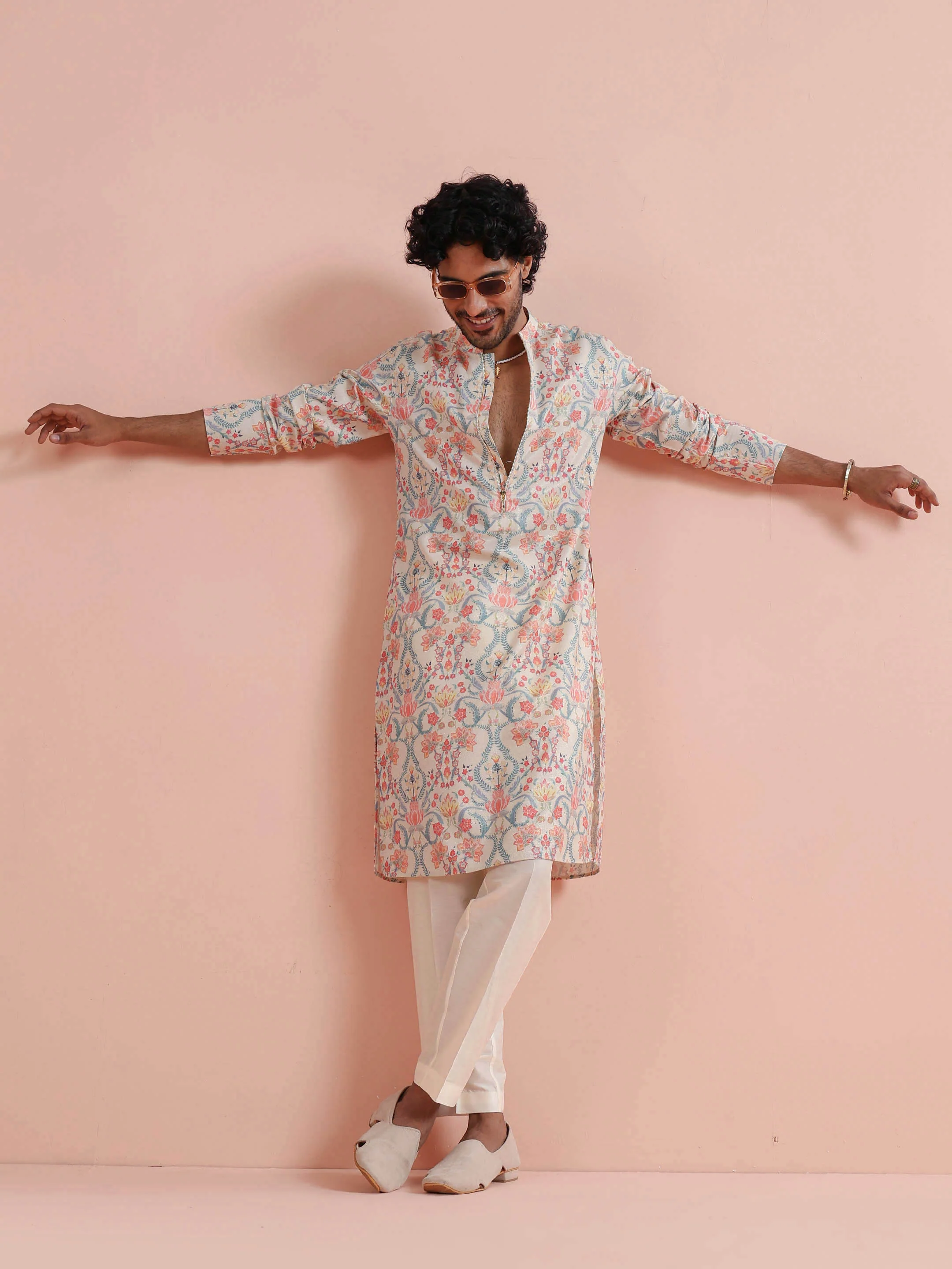 Off White Polyviscose Floral Printed Kurta With Zip - Image 7