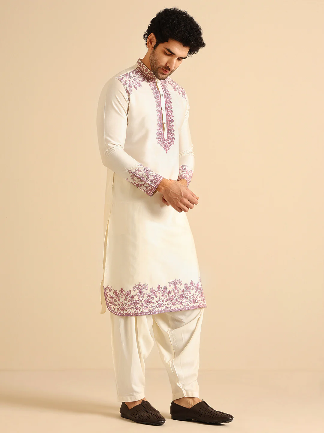 Off-White Silk Blend Embroidered Long Kurta - Image 3