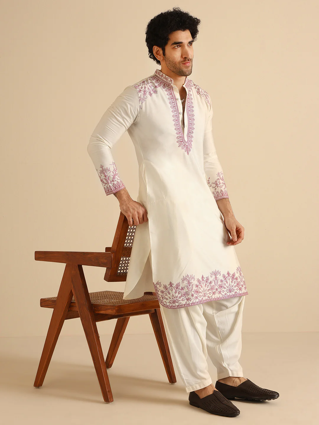 Off-White Silk Blend Embroidered Long Kurta - Image 6
