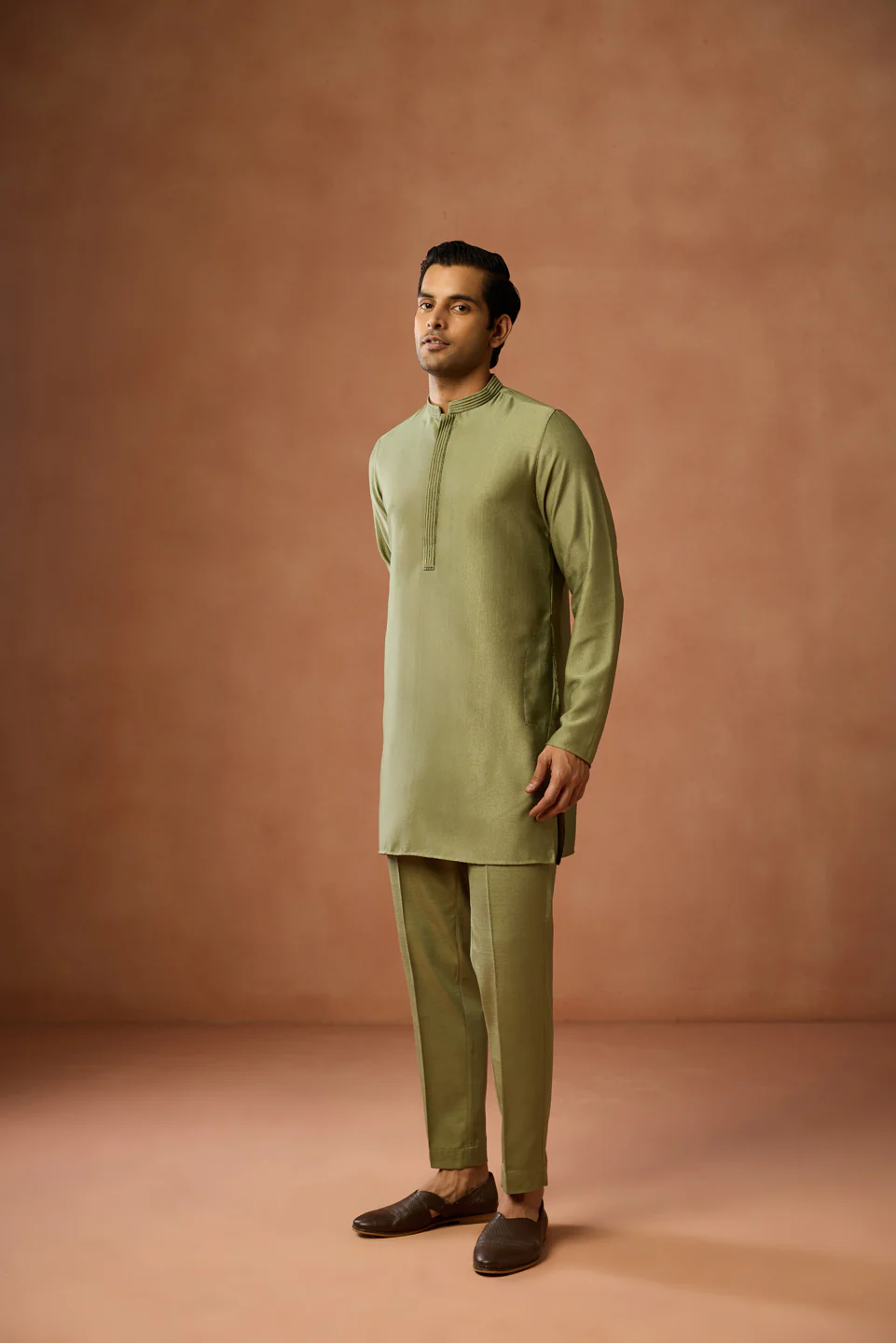 Olive Green Solid Mid Kurta Trouser Set - Image 3