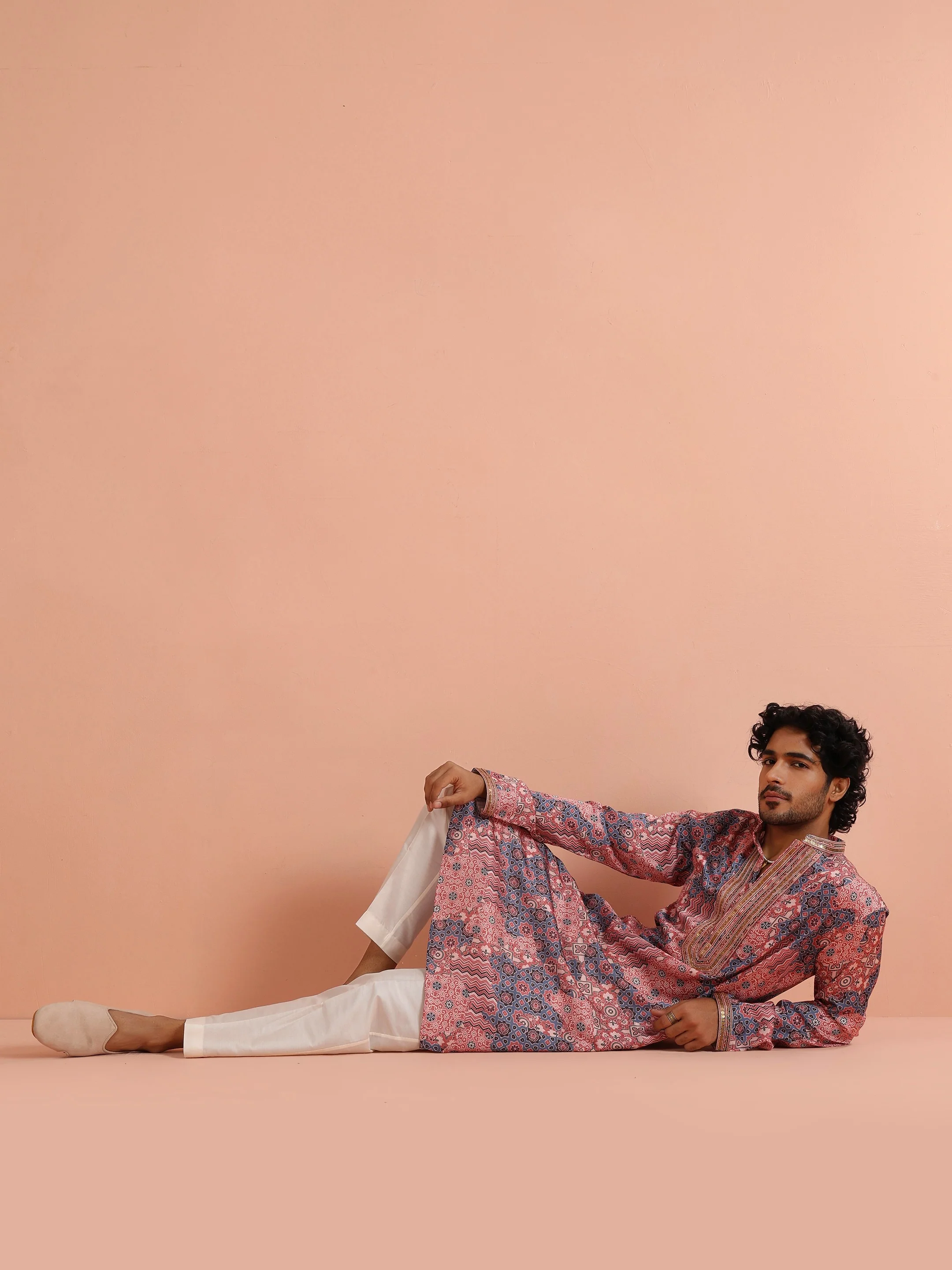 Peach Geometric Printed Kurta - Image 9