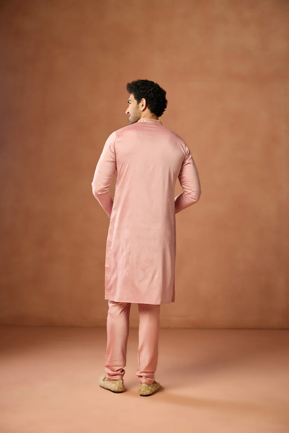 Pink Silk Blend Embroidered Kurta - Image 4